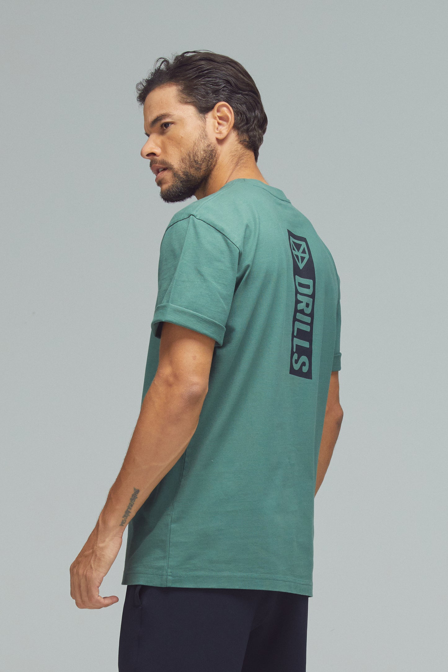 RECREATION DRILLS Vertical Graphic Tee Dark Sage Green/Black