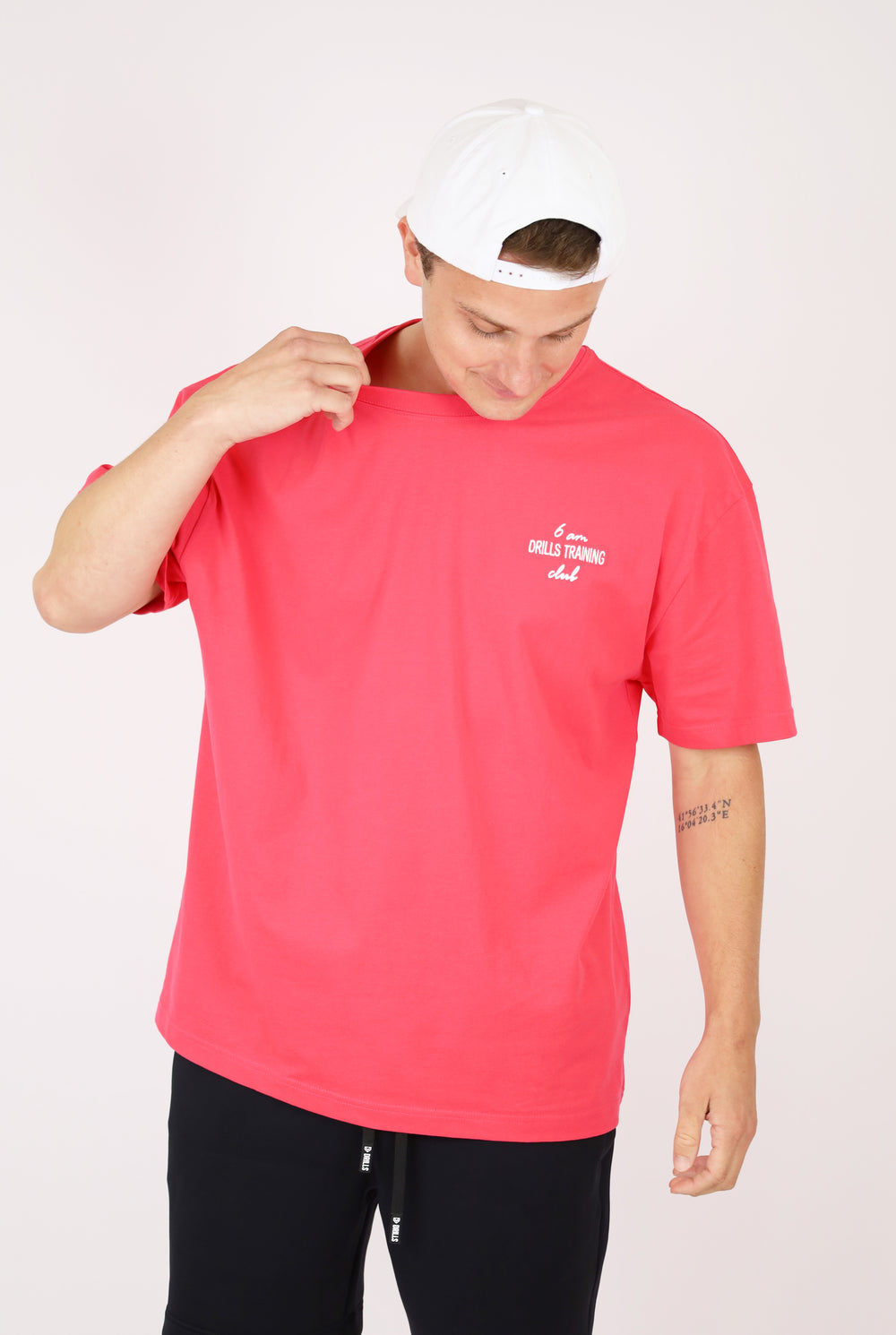 RECREATION DRILLS 6am Tee Raspberry / White