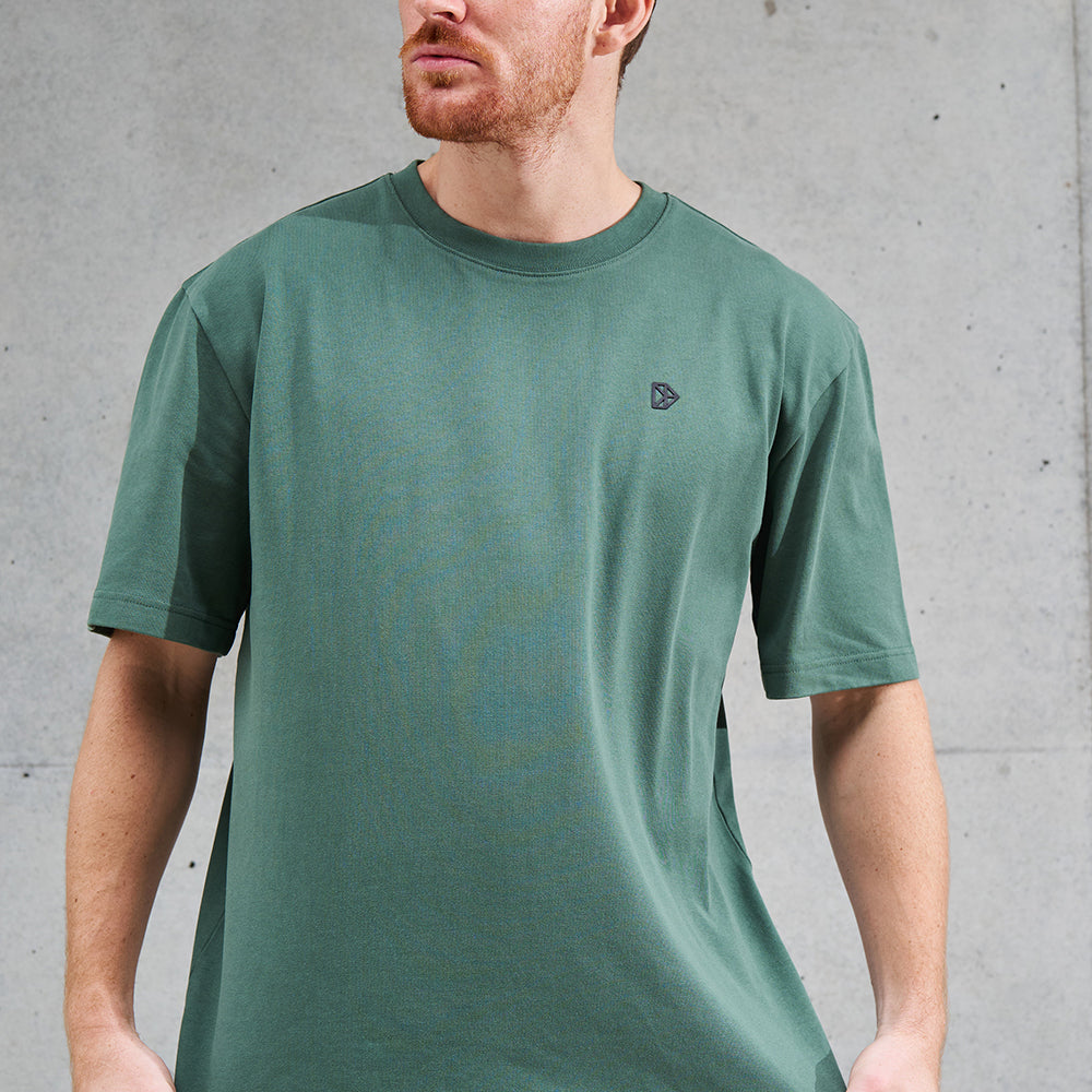 
                      
                        RECREATION DRILLS T-shirt graphique audacieux Vert sauge foncé/Noir 
                      
                    