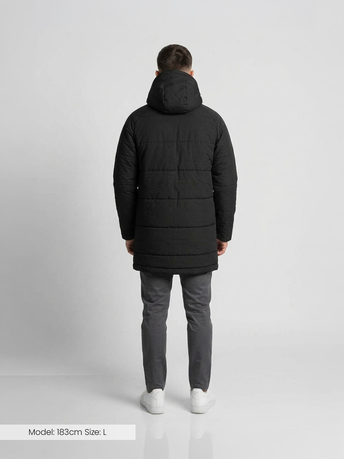 Model trägt die HYPE Winterjacke von DRILLS