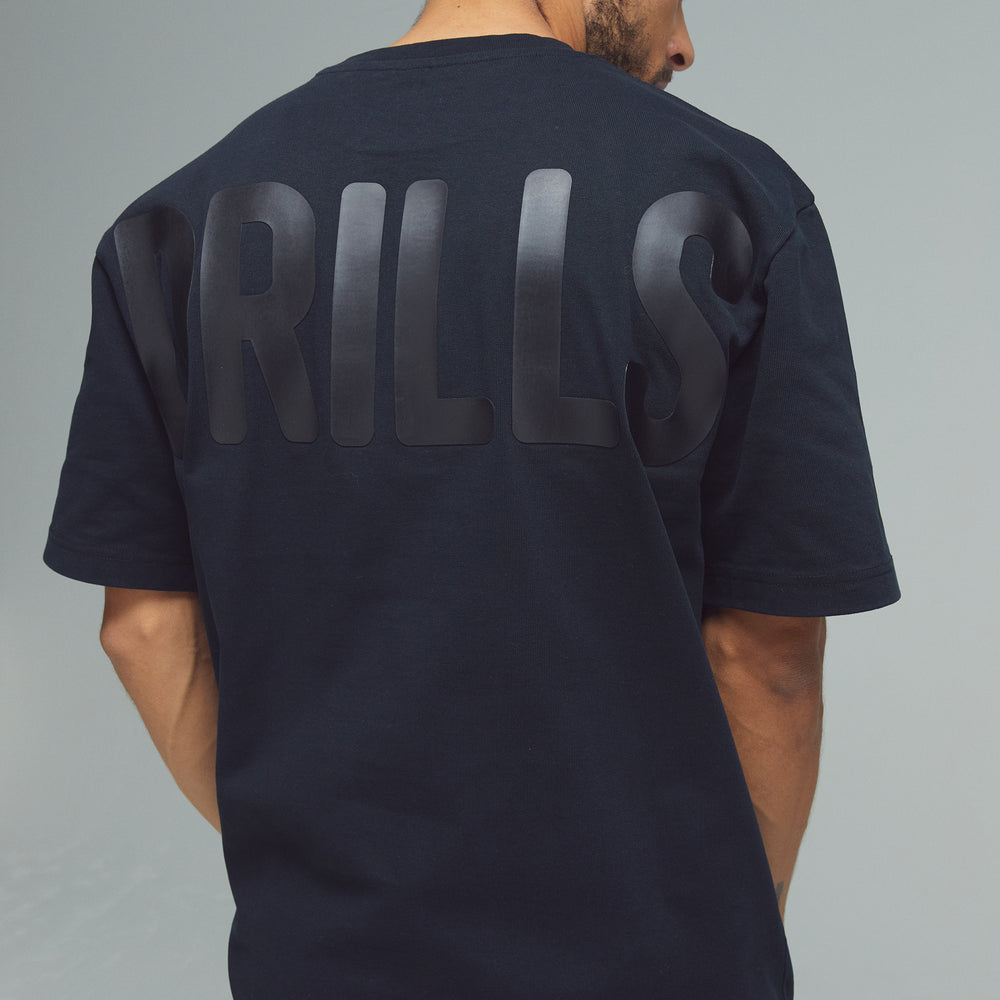 
                      
                        RECREATION DRILLS T-shirt graphique audacieux noir 
                      
                    