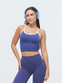 Model trägt das Duo Sport Tank Top VIVID von DRILLS in blau